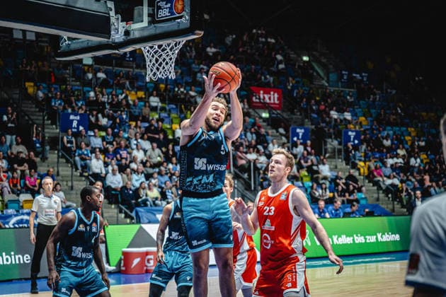 September 26, 2026, xhfmx, easyCredit BBL Bundesliga Basketball, Frankfurt Skyliners vs. Rasta Vechta, Race Thompson, Skyliners Frankfurt grabs a rebound, Frankfurt am Main
