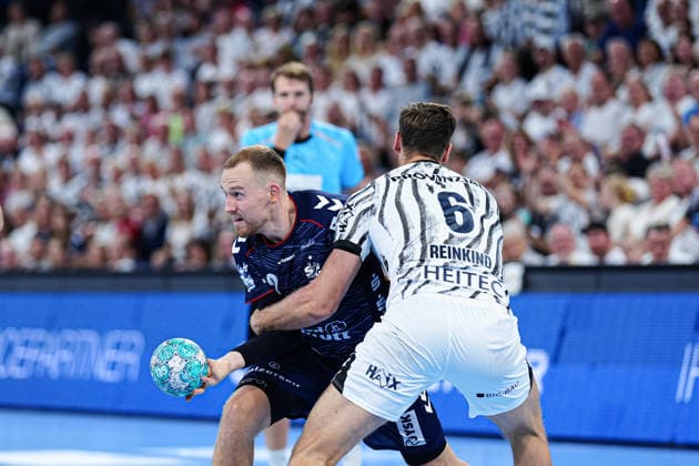 Simon Pytlick, SG Flensburg Handewitt, 02; Harald Reinkind, THW Kiel, 06 GER; THW Kiel vs. SG Flensburg Handewitt, Handball, 1st Bundesliga, Matchday 6, 2026–2027 Season, September 26, 2026 GER, THW Kiel vs. SG Flensburg Handewitt, Handball, 1st Bundesliga, Matchday 6, 2026–2027 Season, September 26, 2026 Kiel Copyright: xEibner-Pressefoto MarcelxvonxFehrnx EP_MFN