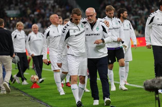 September 26, 2026, Soccer, FBL Men, Friendly Match, 100 Years of the Weserstadion, Werder Legends vs. Real Madrid Legends 2026, Werder Legends vs. Real Madrid Leyendas, Halftime, 2–2, Christian Groß, Christian Gross, Werder Legends and Coach Thomas Schaaf, Werder Legends, Photo: nordphoto GmbH, Tauchnitz, Bremen, Weserstadion, Bremen, Germany Copyright: xnordphotoxGmbHx xTauchnitzx