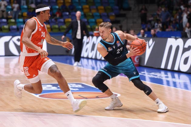 Frankfurt Skyliners vs. RASTA Vechta, easyCredit BBL: Thomas Klepeisz (Skyliners), 22, vs. Nelson Weidemann (RASTA), 30, an easyCredit BBL game between the Frankfurt Skyliners and RASTA Vechta on September 26, 2026, at the Süwag Energie ARENA in Frankfurt am Main, Frankfurt am Main, Hesse, Germany, Süwag Energie ARENA