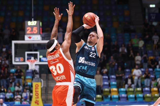 Frankfurt Skyliners vs. RASTA Vechta, easyCredit BBL: Thomas Klepeisz (Skyliners), 22, vs. Nelson Weidemann (RASTA), 30, an easyCredit BBL game between the Frankfurt Skyliners and RASTA Vechta on September 26, 2026, at the Süwag Energie ARENA in Frankfurt am Main, Frankfurt am Main, Hesse, Germany, Süwag Energie ARENA