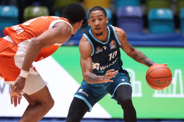 Frankfurt Skyliners vs. RASTA Vechta, easyCredit BBL: Judah Mintz (Skyliners) 10 vs. Armaan Franklin (RASTA), Game 4 of the easyCredit BBL between the Frankfurt Skyliners and RASTA Vechta on September 26, 2026, at the Süwag Energie ARENA in Frankfurt am Main, Frankfurt am Main, Hesse, Germany, Süwag Energie ARENA