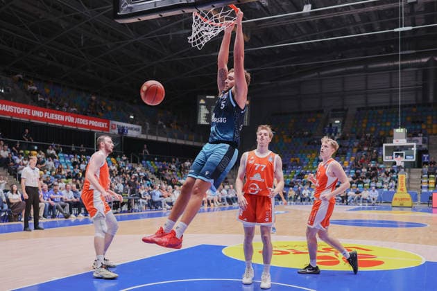 Frankfurt Skyliners vs. RASTA Vechta, easyCredit BBL: A dunk by Race Thompson of the Skyliners. Game 5 of the easyCredit BBL between the Frankfurt Skyliners and RASTA Vechta on September 26, 2026, at the Süwag Energie ARENA in Frankfurt am Main, Frankfurt am Main, Hesse, Germany, Süwag Energie ARENA