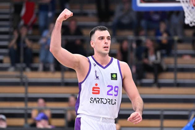 BG Göttingen vs. RheinStars Cologne, September 26, 2026, Göttingen Basketball, Men s 2nd Bundesliga, ProA, BG Göttingen vs. RheinStars Cologne, Sparkassen Arena, Omar Pajic, BG Göttingen clenches its fist, Göttingen, Lower Saxony, Germany