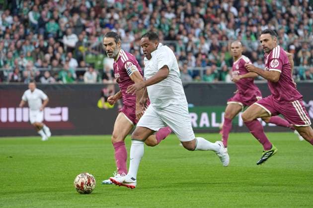 Photo: Ailton Bremen vs. Fernando Sanz, Bundesliga Special Match, Saturday, September 26, 2026—100th Anniversary Match of the Weserstadion: Werder Bremen Legends vs. Real Madrid Legends