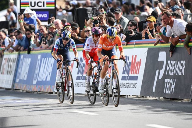 2026 UCI Road World Championships Picture by Simon Wilkinson SWpix.com - 26 09 2026 - Cycling - 2026 UCI Road World Championships - MontrÃ al, Canada - Women Elite Road Race - Demi Vollering (Netherlands), Kasia Niewiadoma-Phinney (Poland), Juliette Berthet (France) MontrÃ al Avenue du Parc Canada Copyright: x xSWpix.comx(t axPhotographyxHubxLtd)xSimonxWilkinson SWpix.comx SWP-3521-4397