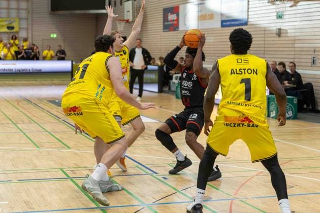 Kenneth Andrew Cooper, SBB Boerde Baskets, 22 vs. Philip Alston, Kreisbau Kirchheim Knights, 01 Nico Bretzel, Kreisbau Kirchheim Knights, 21 GER, Kreisbau Knights vs. SBB Baskets, Basketball, ProA, Matchday 1, 2026–2027 season, September 26, 2026 GER, Kreisbau Kirchheim Knights vs. SBB Baskets, Basketball, ProA, Matchday 1, 2026–2027 season, September 26, 2026 Copyright: xEibner-Pressefoto DavidexDixGiovx EP_DGI