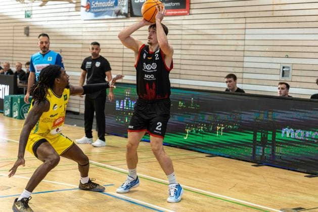 Dennis Nawrocki, SBB Boerde Baskets, 02 vs. Tyrel Morgan, Kreisbau Kirchheim Knights, 11 GER, Kreisbau Knights vs. SBB Baskets, Basketball, ProA, Matchday 1, 2026–2027 Season, September 26, 2026 GER, Kreisbau Kirchheim Knights vs. SBB Baskets, Basketball, ProA, Matchday 1, 2026–2027 season, September 26, 2026 Copyright: xEibner-Pressefoto DavidexDixGiovx EP_DGI