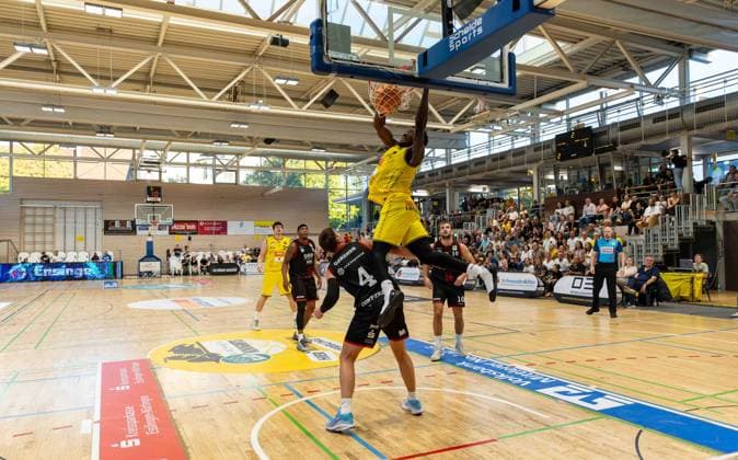 Philip Alston of the Kreisbau Kirchheim Knights, No. 01, dunking against Brock Gardner of the SBB Baskets, No. 04 GER, Kreisbau Knights vs. SBB Baskets, Basketball, ProA, Matchday 1, 2026–2027 Season, September 26, 2026 GER, Kreisbau Kirchheim Knights vs. SBB Baskets, Basketball, ProA, Matchday 1, 2026–2027 season, September 26, 2026 Copyright: xEibner-Pressefoto DavidexDixGiovx EP_DGI
