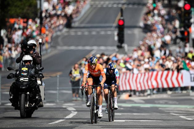 2026 UCI Road World Championships Picture by Alex Whitehead SWpix.com - 26 09 2026 - Cycling - 2026 UCI Road World Championships - MontrÃ al, Canada - Women Elite Road Race - Demi Vollering (Netherlands), Kasia Niewiadoma-Phinney (Poland), Juliette Berthet (France) MontrÃ al Avenue du Parc Canada Copyright: x xSWpix.comx(t axPhotographyxHubxLtd)xAlexxWhitehead SWpix.comx SWP-3521-4405
