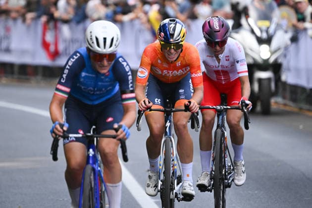 2026 UCI Road World Championships Picture by Zac Williams SWpix.com - 26 09 2026 - Cycling - 2026 UCI Road World Championships - MontrÃ al, Canada - Women Elite Road Race - Elisa Longo Borghini (Italy), Demi Vollering (Netherlands), Kasia Niewiadoma-Phinney (Poland) Copyright: x xSWpix.comx(t axPhotographyxHubxLtd)xZacxWilliams SWpix.comx SWP-3521-4413