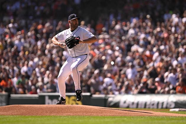 DETROIT, MI - SEPTEMBER 26: Detroit Tigers pitcher Justin Verlander (35) throws his first pitch of his last game during game between Pittsburgh Pirates and Detroit Tigers on September 26, 2026 at Comerica Park in Detroit, MI ( CSM) MLB, Baseball Herren, USA 2026: Pirates At Tigers Sep 26  - ZUMAc04_ 20260926_zma_c04_029 Copyright: xAllanxDranbergx