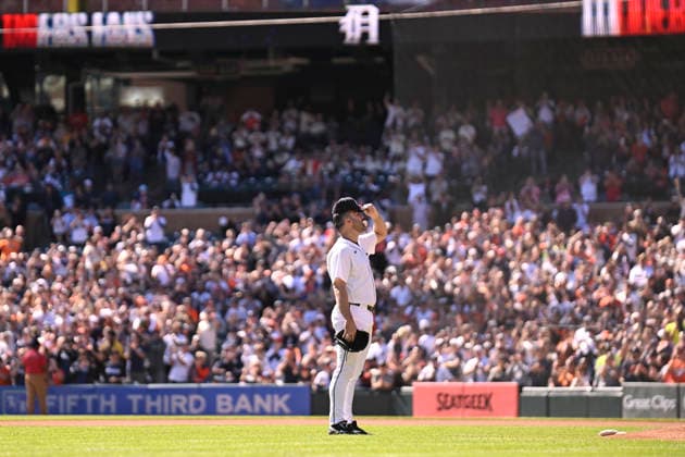 DETROIT, MI - SEPTEMBER 26: Detroit Tigers Justin Verlander (35) tips his cap to the fans prior to game between Pittsburgh Pirates and Detroit Tigers on September 26, 2026 at Comerica Park in Detroit, MI ( ) Detroit United States - ZUMAc04_ 20260926_zma_c04_042 Copyright: xAllanxDranberg IconxSportswirex