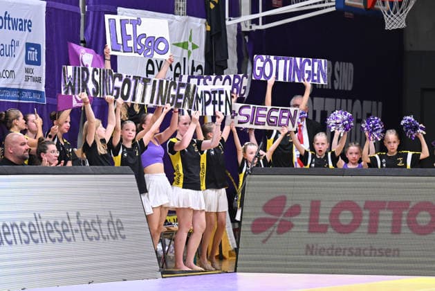 BG Göttingen vs. RheinStars Cologne, September 26, 2026, Göttingen Basketball, Men s 2nd Bundesliga, ProA, BG Göttingen RheinStars Cologne, Sparkassen Arena; children holding up signs reading LET S GO GÖTTINGEN, WE ARE GÖTTINGEN, FIGHT, and WIN ; Göttingen, Lower Saxony, Germany