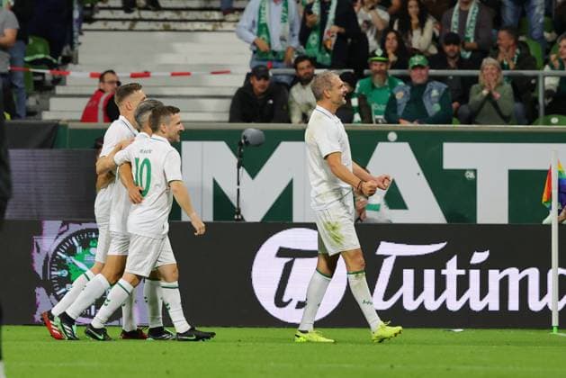 September 26, 2026, Soccer, FBL Men, Friendly Match, 100 Years of the Weserstadion, Werder Legends vs. Real Madrid Legends 2026, Werder Legends vs. Real Madrid Leyendas: Goal celebration, cheers, goal scorer(s), Angelos Charisteas; Werder Legends celebrate the goal that made it 3–2. Photo: nordphoto GmbH, Tauchnitz, Bremen, Weserstadion, Bremen, Germany Copyright: xnordphotoxGmbHx xTauchnitzx