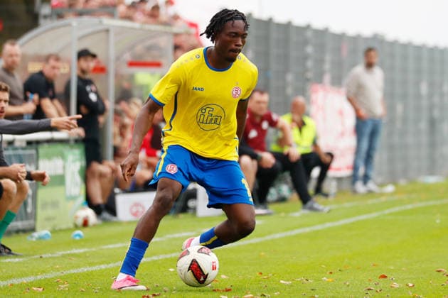 Straelen, Germany, September 26, 2026; 2026–2027 Lower Rhine Cup, Round 2: Sportfreunde Broekhuysen vs. Rot-Weiss Essen; Pictured: Dickson Abiama; RWE Stadium on Römerstraße, North Rhine-Westphalia Copyright: xFotostandx xVanxderxVeldenx