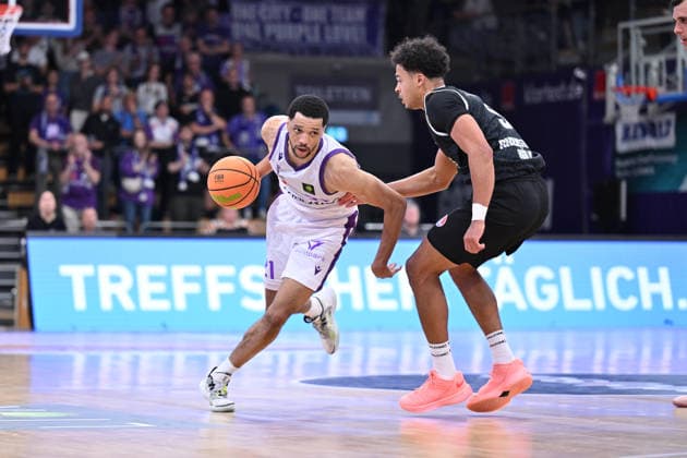 BG Göttingen vs. RheinStars Cologne, September 26, 2026, Göttingen Basketball, Men s 2nd Bundesliga, ProA, BG Göttingen vs. RheinStars Cologne, Sparkassen Arena, Zach Jackson, BG Göttingen dribbles, Göttingen, Lower Saxony, Germany