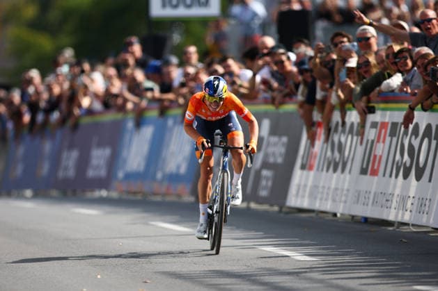 2026 UCI Road World Championships Picture by Vaughn Ridley SWpix.com - 26 09 2026 - Cycling - 2026 UCI Road World Championships - MontrÃ al, Canada - Women Elite Road Race - Demi Vollering (Netherlands) sprints to win and become World Champion Copyright: x xSWpix.comx(t axPhotographyxHubxLtd)xVaughnxRidley SWpix.comx SWP-3521-4430