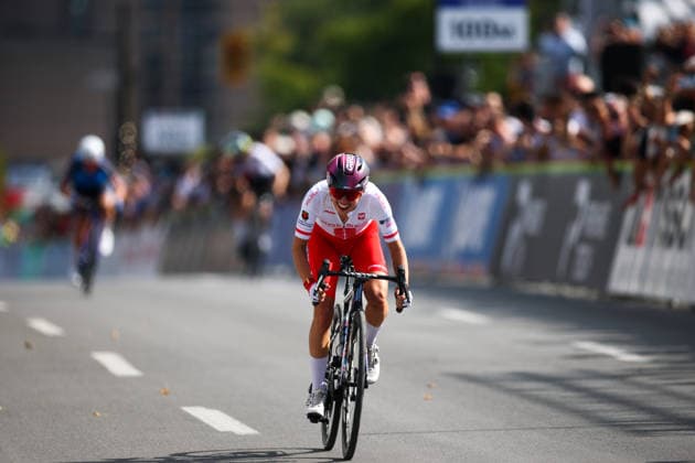2026 UCI Road World Championships Picture by Vaughn Ridley SWpix.com - 26 09 2026 - Cycling - 2026 UCI Road World Championships - MontrÃ al, Canada - Women Elite Road Race - Kasia Niewiadoma-Phinney (Poland) sprints to second place Copyright: x xSWpix.comx(t axPhotographyxHubxLtd)xVaughnxRidley SWpix.comx SWP-3521-4433