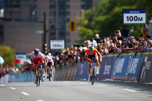 2026 UCI Road World Championships Picture by Vaughn Ridley SWpix.com - 26 09 2026 - Cycling - 2026 UCI Road World Championships - MontrÃ al, Canada - Women Elite Road Race - Demi Vollering (Netherlands) sprints to win and become World Champion with Kasia Niewiadoma-Phinney (Poland) sprints to second place Copyright: x xSWpix.comx(t axPhotographyxHubxLtd)xVaughnxRidley SWpix.comx SWP-3521-4443