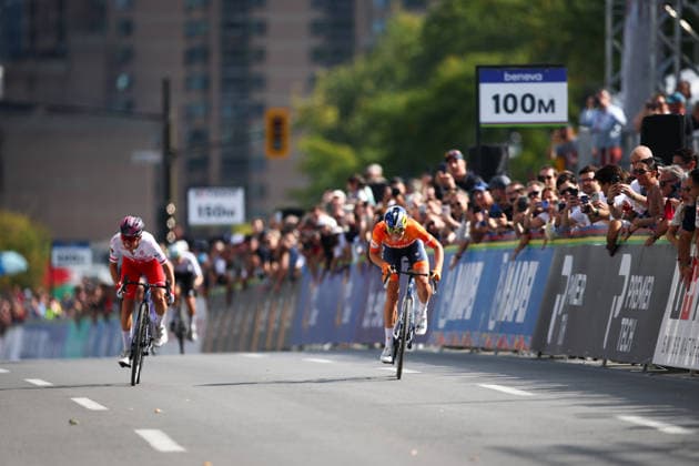 2026 UCI Road World Championships Picture by Vaughn Ridley SWpix.com - 26 09 2026 - Cycling - 2026 UCI Road World Championships - MontrÃ al, Canada - Women Elite Road Race - Demi Vollering (Netherlands) sprints to win and become World Champion with Kasia Niewiadoma-Phinney (Poland) sprints to second place Copyright: x xSWpix.comx(t axPhotographyxHubxLtd)xVaughnxRidley SWpix.comx SWP-3521-4444