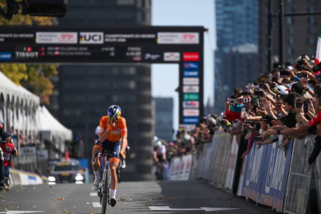 2026 UCI Road World Championships Picture by Zac Williams SWpix.com - 26 09 2026 - Cycling - 2026 UCI Road World Championships - MontrÃ al, Canada - Women Elite Road Race - Demi Vollering (Netherlands) wins to become World Champion Copyright: x xSWpix.comx(t axPhotographyxHubxLtd)xZacxWilliams SWpix.comx SWP-3521-4446