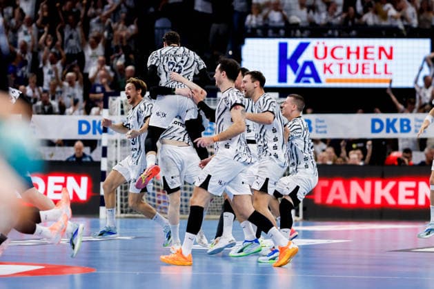 Kiel, September 26, 2026; Handball, 2026–27 Bundesliga 1, THW Kiel vs. SG Flensburg-Handewitt; THW Kiel players celebrate at the final whistle