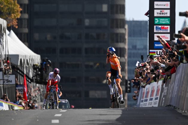 2026 UCI Road World Championships Picture by Zac Williams SWpix.com - 26 09 2026 - Cycling - 2026 UCI Road World Championships - MontrÃ al, Canada - Women Elite Road Race - Demi Vollering (Netherlands) wins to become World Champion Copyright: x xSWpix.comx(t axPhotographyxHubxLtd)xZacxWilliams SWpix.comx SWP-3521-4451