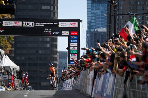 2026 UCI Road World Championships Picture by Zac Williams SWpix.com - 26 09 2026 - Cycling - 2026 UCI Road World Championships - MontrÃ al, Canada - Women Elite Road Race - Demi Vollering (Netherlands) wins to become World Champion Copyright: x xSWpix.comx(t axPhotographyxHubxLtd)xZacxWilliams SWpix.comx SWP-3521-4452