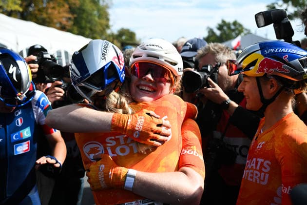 2026 UCI Road World Championships Picture by Zac Williams SWpix.com - 26 09 2026 - Cycling - 2026 UCI Road World Championships - MontrÃ al, Canada - Women Elite Road Race - Demi Vollering (Netherlands) wins to become World Champion and celebrates with Puck Pieterse (Netherlands) Copyright: x xSWpix.comx(t axPhotographyxHubxLtd)xZacxWilliams SWpix.comx SWP-3521-4460