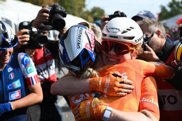 2026 UCI Road World Championships Picture by Zac Williams SWpix.com - 26 09 2026 - Cycling - 2026 UCI Road World Championships - MontrÃ al, Canada - Women Elite Road Race - Demi Vollering (Netherlands) wins to become World Champion and celebrates with Puck Pieterse (Netherlands) Copyright: x xSWpix.comx(t axPhotographyxHubxLtd)xZacxWilliams SWpix.comx SWP-3521-4456