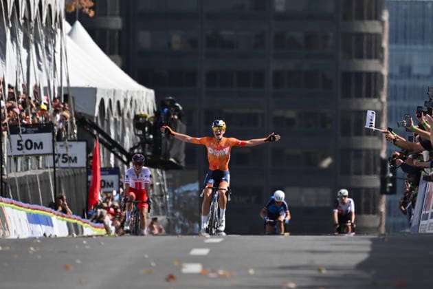 2026 UCI Road World Championships Picture by Zac Williams SWpix.com - 26 09 2026 - Cycling - 2026 UCI Road World Championships - MontrÃ al, Canada - Women Elite Road Race - Demi Vollering (Netherlands) wins to become World Champion Copyright: x xSWpix.comx(t axPhotographyxHubxLtd)xZacxWilliams SWpix.comx SWP-3521-4457