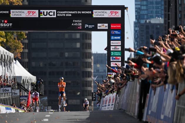 2026 UCI Road World Championships Picture by Zac Williams SWpix.com - 26 09 2026 - Cycling - 2026 UCI Road World Championships - MontrÃ al, Canada - Women Elite Road Race - Demi Vollering (Netherlands) wins to become World Champion Copyright: x xSWpix.comx(t axPhotographyxHubxLtd)xZacxWilliams SWpix.comx SWP-3521-4459