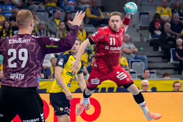 From left: David Späth, goalkeeper, RNL, 29, Dimitri Ignatow (MTM), 11, taking a jump shot, shot, goal attempt, action, game scene, September 26, 2026, Mannheim, Germany, handball, Bundesliga, Rhein-Neckar Löwen vs. MT Melsungen xozx