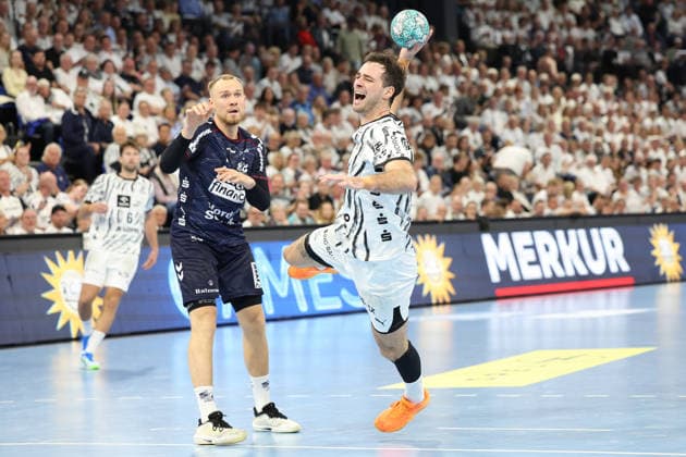 September 26, 2026, xBHAx, Handball, Opel HBL, 2026–2027 Season, 1st HBL, THW Kiel vs. SG Flensburg-Handewitt, Merkur Ostseehalle: Simon Pytlick (SG Flensburg-Handewitt 2) vs. Veron Nacinovic (THW Kiel), 93, Schleswig-Holstein, Germany