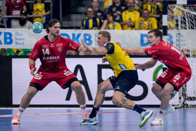 From left: Johannes Golla (MTM), 14, Edwin Aspenbäck (RNL), 78, Reynir Thor Stefansson (MTM), 19, tackle, game action, duel, tackle, tackling, dynamics, action, 26 09 2026, Mannheim, Germany, handball, Bundesliga, Rhein-Neckar Löwen vs. MT Melsungen xozx