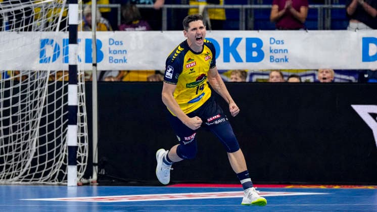 Goal scorer Marius Steinhauser (RNL), 19, a player for the Rhein-Neckar Löwen, celebrates a goal; celebration, celebrating, goal celebration, goal scored, celebrating the goal, goal, celebration, celebrating the goal, joy, happiness, happy, optimistic, positive, game scene, highlight, cropped image, full-body shot, single frame, single photo, action, 26 09 2026, Mannheim, Germany, handball, Bundesliga, Rhein-Neckar Löwen vs. MT Melsungen xozx