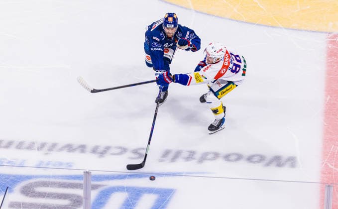 Ice Hockey National League Regular Season: ZSC Lions vs. EHC Kloten, Zurich, Switzerland, September 26, 2026. A duel between Mikko Lehtonen (No. 44, ZSC Lions) and Rafael Meier (No. 92, Kloten) in the neutral zone Copyright: xAndreasxHaasx