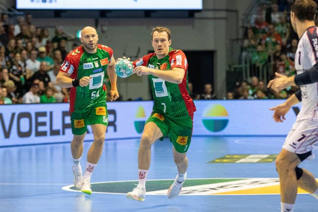 September 26, 2026, xgox, Handball: Opel HBL SC Magdeburg vs. SG BBM Bietigheim emspor, from left: Felix Claar (Magdeburg), No. 7 with the ball, plays the ball (Magdeburg)