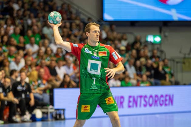 September 26, 2026, xgox, Handball: Opel HBL SC Magdeburg vs. SG BBM Bietigheim emspor, from left: Felix Claar (Magdeburg), No. 7 with the ball, plays the ball (Magdeburg)