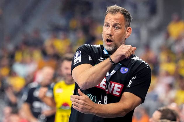 Maik Machulla, coach and head coach of the RNL, gives instructions, gesturing with his arms; single frame, single photo, action, September 26, 2026, Mannheim, Germany; handball, Bundesliga, Rhein-Neckar Löwen vs. MT Melsungen xozx