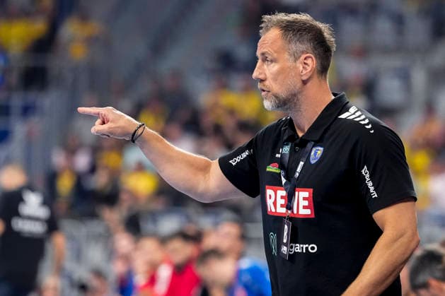 Maik Machulla, coach and head coach of the RNL, gives instructions, gesturing with his arms; single frame, single photo, action, September 26, 2026, Mannheim, Germany; handball, Bundesliga, Rhein-Neckar Löwen vs. MT Melsungen xozx
