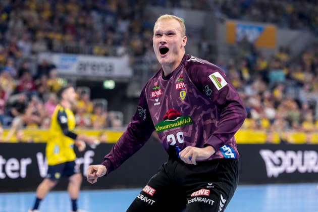 David Späth, goalkeeper, RNL, 29, single frame, single photo, action, celebration, cheering, celebrating, joy, happy, confident, optimistic, positive, game scene, September 26, 2026, Mannheim, Germany, handball, Bundesliga, Rhein-Neckar Löwen vs. MT Melsungen xozx