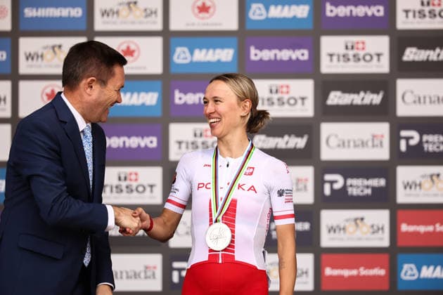2026 UCI Road World Championships Picture by Alex Whitehead SWpix.com - 26 09 2026 - Cycling - 2026 UCI Road World Championships - MontrÃ al, Canada - Women Elite Road Race Podium - Kasia Niewiadoma-Phinney (Poland) receiving the Silver Medal MontrÃ al Avenue du Parc Canada Copyright: x xSWpix.comx(t axPhotographyxHubxLtd)xAlexxWhitehead SWpix.comx SWP-3521-4492