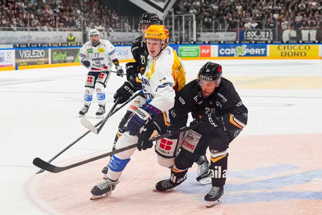 September 26, 2026, Porza, Corner Arena, NL: HC Lugano vs. HC Ambri Piotta; Top Scorer: Roby Jarventie (Ambri) vs. David Aebischer (Lugano); Porza, Corner Arena, Ticino, Switzerland Copyright: xJustPictures.ch JarixPestelaccix jp-en-JaPe-JP6_JAr_NL_HCL_HCAP_26Sep2026_000030