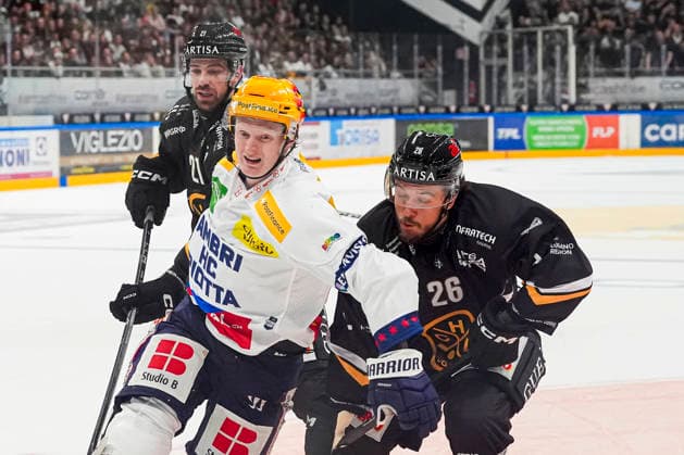 September 26, 2026, Porza, Corner Arena, NL: HC Lugano vs. HC Ambri Piotta; Top Scorer: Roby Jarventie (Ambri) vs. David Aebischer (Lugano); Porza, Corner Arena, Ticino, Switzerland Copyright: xJustPictures.ch JarixPestelaccix jp-en-JaPe-JP6_JAr_NL_HCL_HCAP_26Sep2026_000031