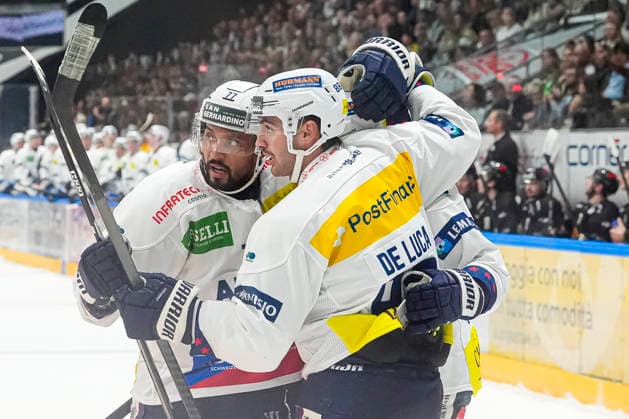 September 26, 2026, Porza, Corner Arena, NL: HC Lugano vs. HC Ambri Piotta; 77 Michael Joly of Ambri and 88 Tommaso De Luca of Ambri celebrate their goal at the Corner Arena in Porza, Ticino, Switzerland Copyright: xJustPictures.ch JarixPestelaccix jp-en-JaPe-JP6_JAr_NL_HCL_HCAP_26Sep2026_000034