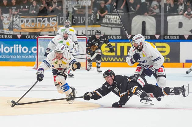 September 26, 2026, Porza, Corner Arena, NL HC Lugano vs. HC Ambri Piotta, Miles Muller (Ambri, 17) vs. Olle Lycksell (Lugano, 15), Porza Corner Arena, Ticino, Switzerland Copyright: xJustPictures.ch JarixPestelaccix jp-en-JaPe-JP6_JAr_NL_HCL_HCAP_26Sep2026_000041
