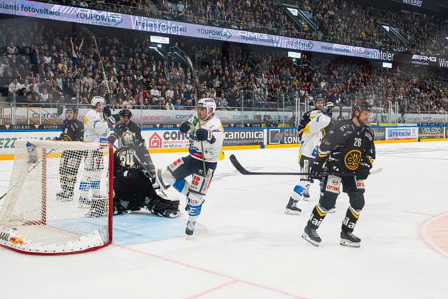 September 26, 2026, Porza, Corner Arena, NL HC Lugano vs. HC Ambri Piotta, 88 Tommaso De Luca of Ambri celebrates his goal at the Corner Arena in Porza, Ticino, Switzerland Copyright: xJustPictures.ch JarixPestelaccix jp-en-JaPe-JP6_JAr_NL_HCL_HCAP_26Sep2026_000059