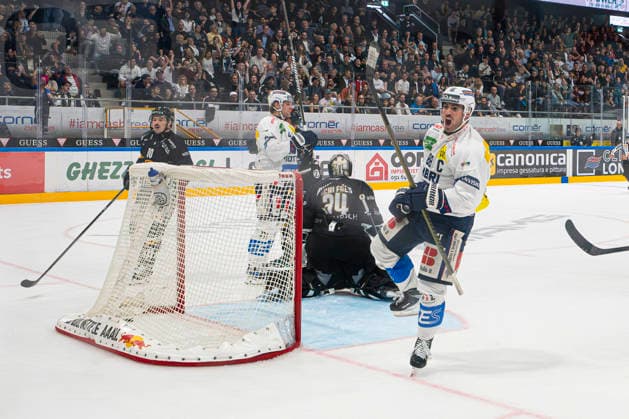 September 26, 2026, Porza, Corner Arena, NL HC Lugano vs. HC Ambri Piotta, 88 Tommaso De Luca of Ambri celebrates his goal at the Corner Arena in Porza, Ticino, Switzerland Copyright: xJustPictures.ch JarixPestelaccix jp-en-JaPe-JP6_JAr_NL_HCL_HCAP_26Sep2026_000060